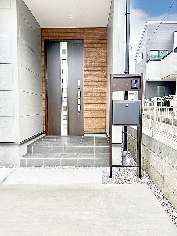 10号棟 ■ 心地よい暮らしへとつながる、温かい玄関