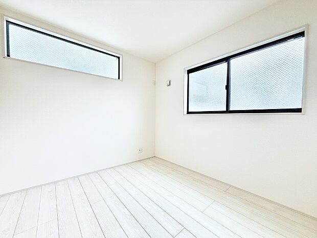 10号棟 ■落ち着いた色合いのお部屋で穏やかな時間を楽しめます