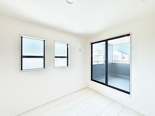 6号棟 ■落ち着いた色合いのお部屋で穏やかな時間を楽しめます