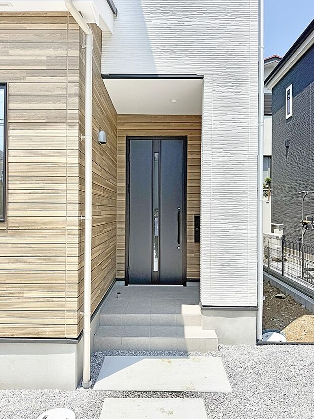 1号棟 ■ 心地よい暮らしへとつながる、温かい玄関