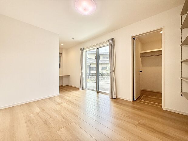 1号棟 ■落ち着いた色合いのお部屋で穏やかな時間を楽しめます
