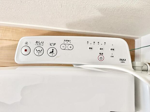 ■温水洗浄で快適、清潔感が保たれるシャワートイレ