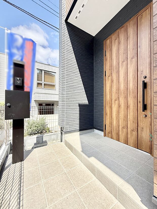 1号棟 ■ シンプルで美しく、住まいの第一印象を彩る玄関です