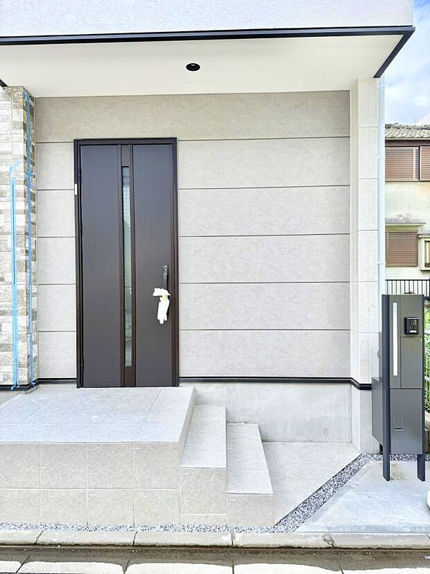 1号棟 ■ シンプルで美しく、住まいの第一印象を彩る玄関です