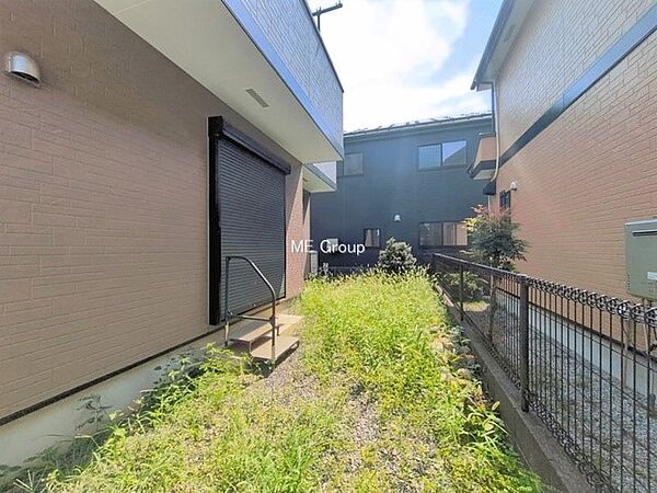 ■敷地内にゆとりある緑のスペースがあり、穏やかな雰囲気です