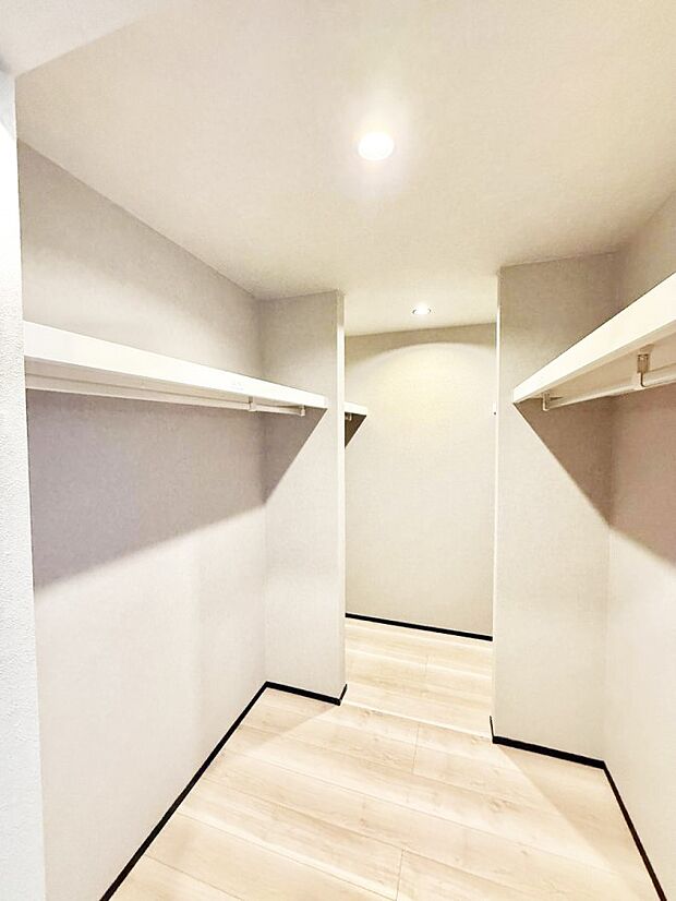 D棟 ■WIC付きで衣類も荷物もまとめて収納