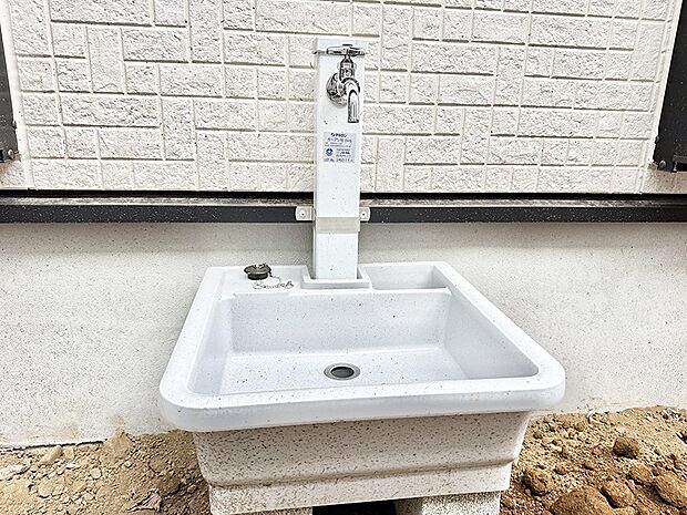 1号棟  ■ガーデニングや洗車などの際に大活躍な屋外立水栓  
