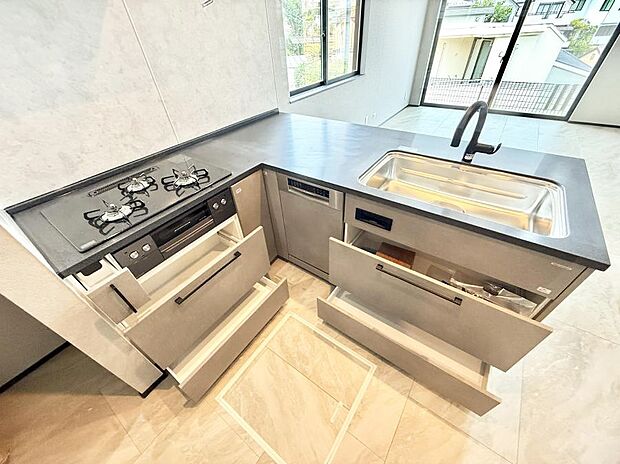 A号棟 ■家族の絆を深める、温もりのあるキッチン