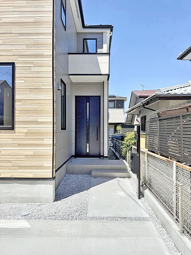 1号棟  ■ シンプルで美しく、住まいの第一印象を彩る玄関です