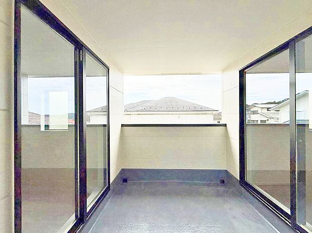 1号棟 ■ 季節の移ろいを感じられる開放的な空間です