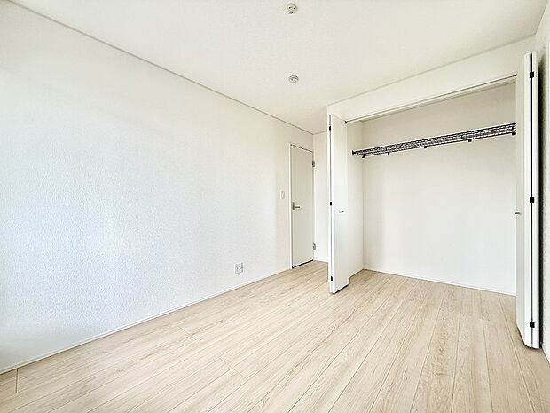 1号棟 ■落ち着いた色合いのお部屋で穏やかな時間を楽しめます