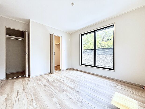 3号棟 ■落ち着いた色合いのお部屋で穏やかな時間を楽しめます
