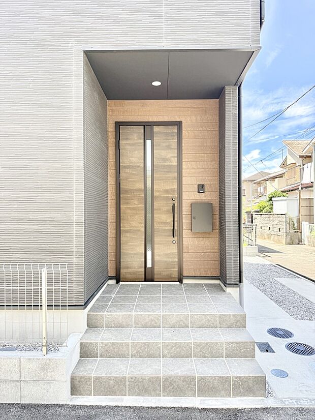 1号棟 ■ 心地よい暮らしへとつながる、温かい玄関