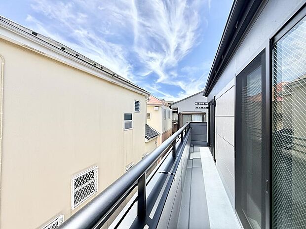 1号棟 ■ 心地よい風と光を感じる、くつろぎのバルコニー