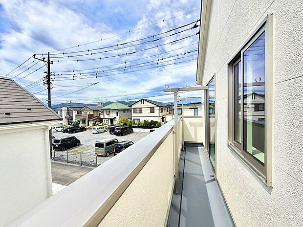 1号棟  ■ 季節の移ろいを感じられる開放的な空間です