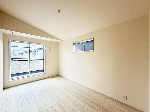 4号棟 ■落ち着いた色合いのお部屋で穏やかな時間を楽しめます