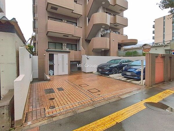 ■敷地内には駐車しやすい駐車場があります（要空き確認）