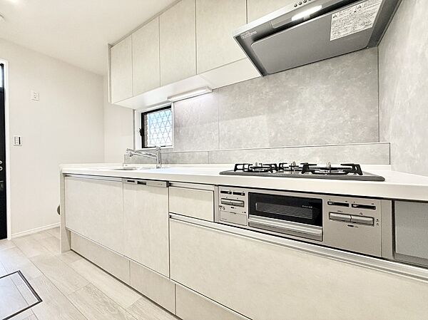 ■シンプルで機能的、毎日使いやすいキッチン