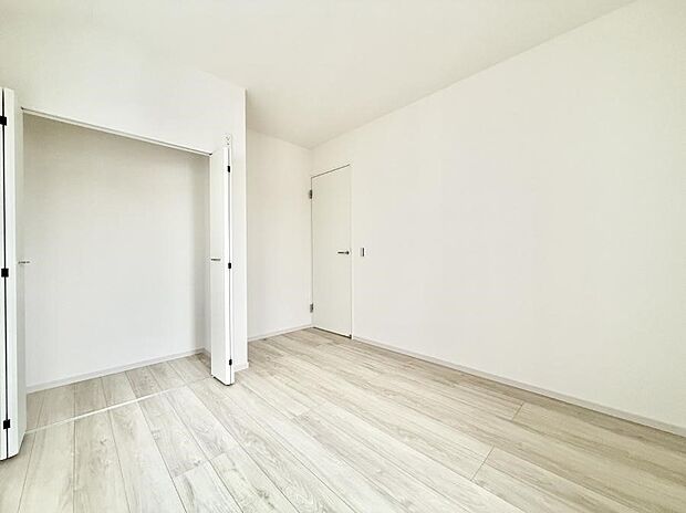 2号棟  ■落ち着いた色合いのお部屋で穏やかな時間を楽しめます