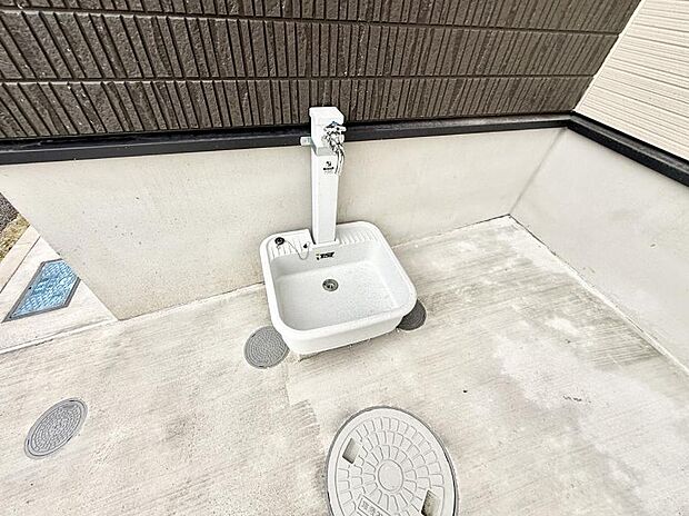 1号棟  ■ガーデニングや洗車などの際に大活躍な屋外立水栓  