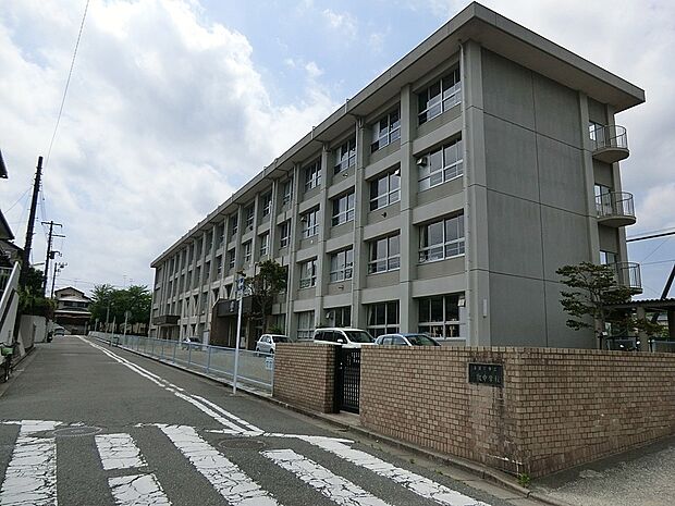 中学校 1400m 横須賀市立鷹取中学校