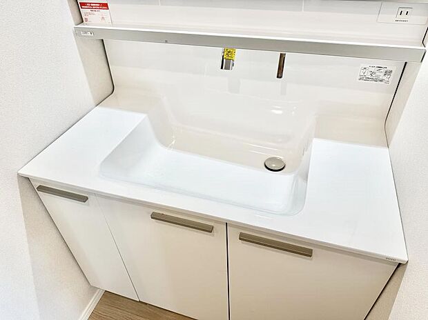 ■細かい部分まで洗いやすく便利なハンドシャワー付き