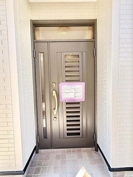■ シンプルで美しく、住まいの第一印象を彩る玄関です