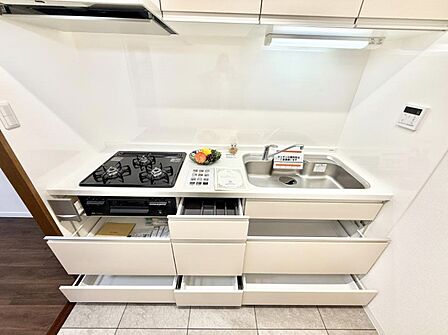 ■シンプルで機能的、毎日使いやすいキッチン
