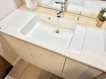 ■手洗いや顔を洗う時も快適に使える便利なシャワー