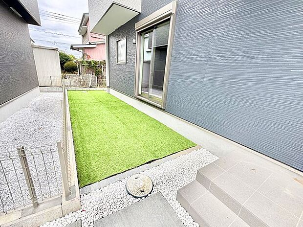 2号棟 ■暮らしに潤いを与える、緑が取り入れられた住まいです