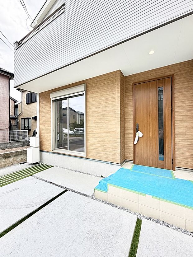4号棟 ■ シンプルで美しく、住まいの第一印象を彩る玄関です