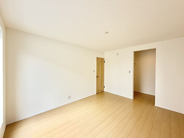 3号棟 ■落ち着いた色合いのお部屋で穏やかな時間を楽しめます