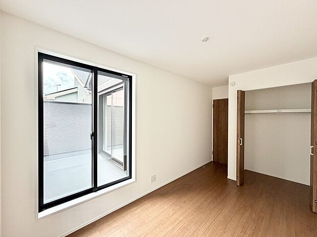 2号棟 ■落ち着いた色合いのお部屋で穏やかな時間を楽しめます