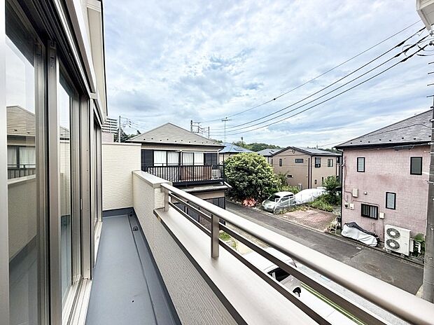 1号棟 ■ 季節の移ろいを感じられる開放的な空間です