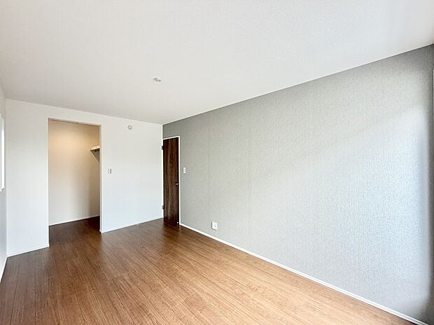 1号棟 ■落ち着いた色合いのお部屋で穏やかな時間を楽しめます