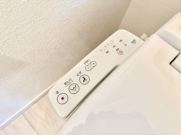 ■温水洗浄で快適、清潔感が保たれるシャワートイレ