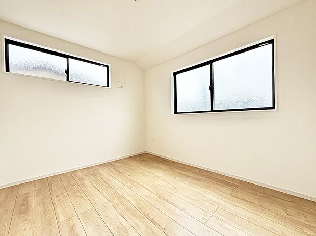 1号棟 ■落ち着いた色合いのお部屋で穏やかな時間を楽しめます
