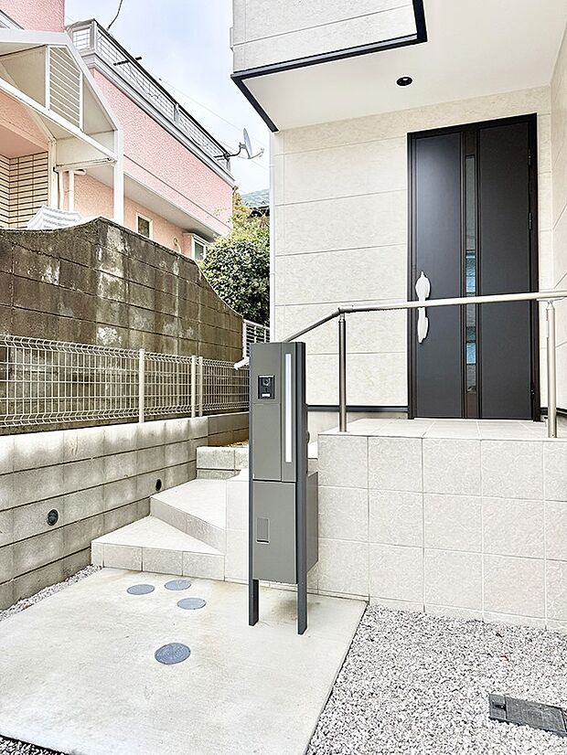 1号棟 ■ シンプルで美しく、住まいの第一印象を彩る玄関です