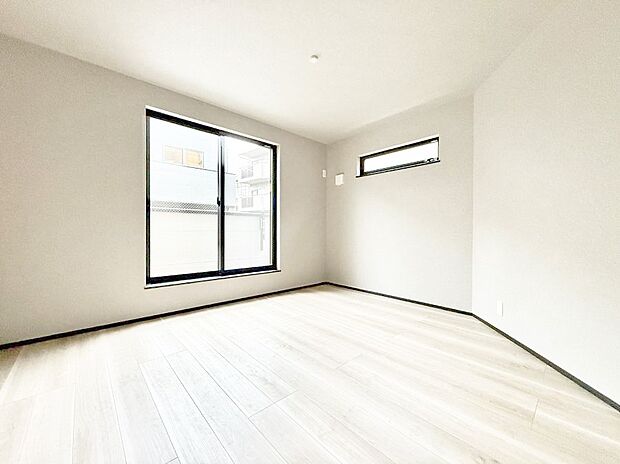13号棟 ■落ち着いた色合いのお部屋で穏やかな時間を楽しめます
