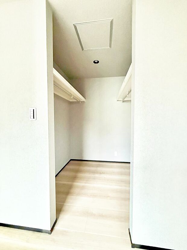 11号棟 ■WIC付きで衣類も荷物もまとめて収納