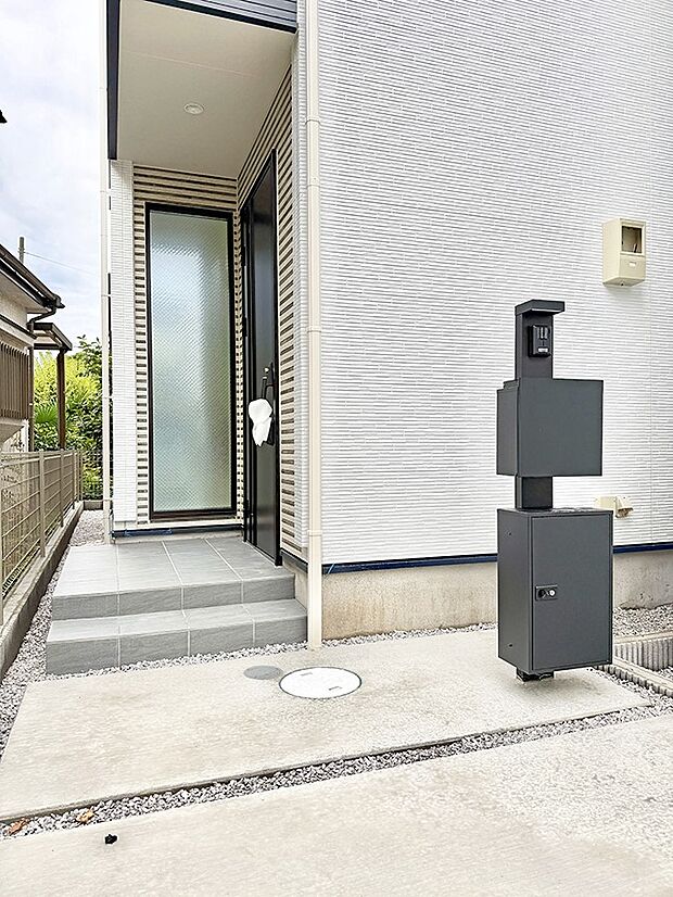 1号棟 ■ シンプルで美しく、住まいの第一印象を彩る玄関です