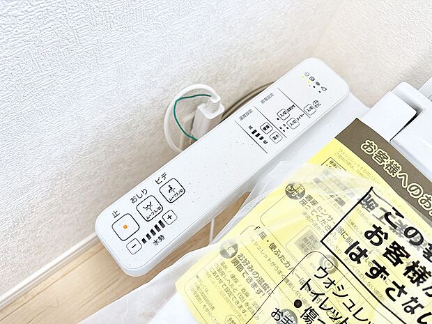 ■温水洗浄で快適、清潔感が保たれるシャワートイレ