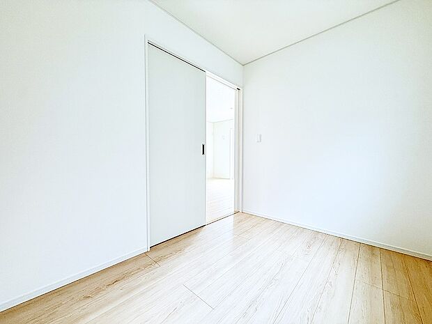 1号棟  ■落ち着いた色合いのお部屋で穏やかな時間を楽しめます