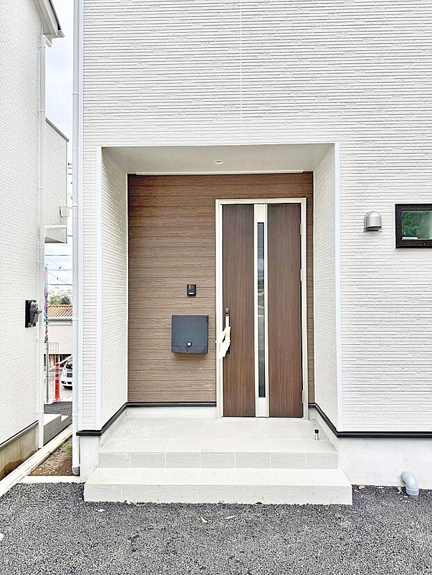 12号棟 ■ シンプルで美しく、住まいの第一印象を彩る玄関です