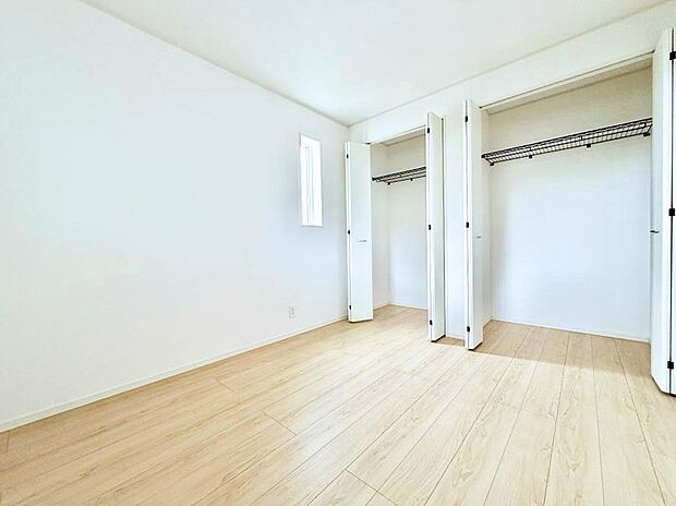 5号棟 ■落ち着いた色合いのお部屋で穏やかな時間を楽しめます