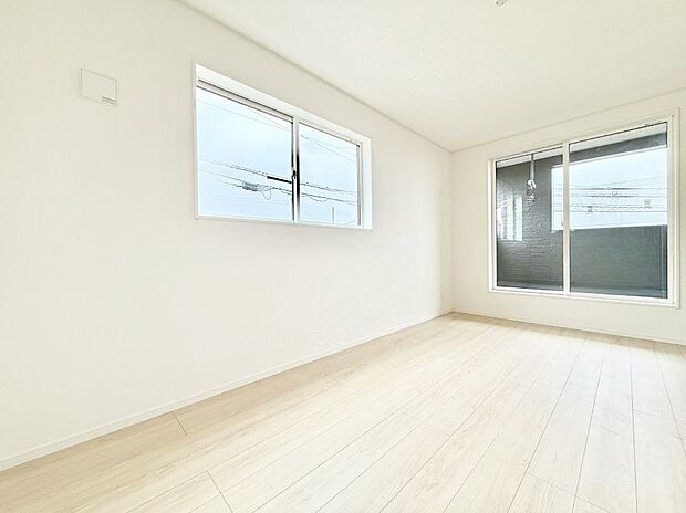 4号棟 ■落ち着いた色合いのお部屋で穏やかな時間を楽しめます