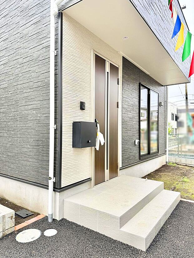 2号棟  ■ シンプルで美しく、住まいの第一印象を彩る玄関です