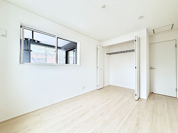 5号棟 ■落ち着いた色合いのお部屋で穏やかな時間を楽しめます