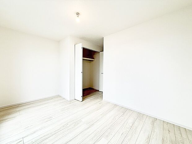 1号棟 ■落ち着いた色合いのお部屋で穏やかな時間を楽しめます