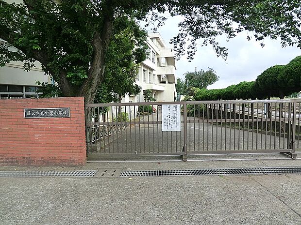 小学校 750m 藤沢市立中里小学校